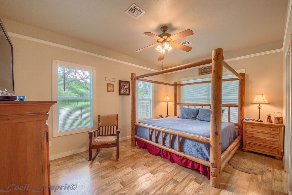 Texas Blue Wagon Rr9084b3 7 Bedroom Home by RedAwning view 2
