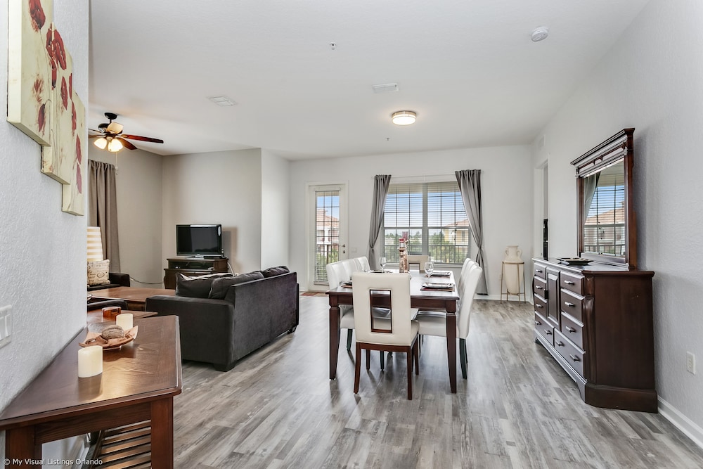 A Perfect Home for Your Family or Business! Just Steps From Convention Center 3br/3b #3vc024