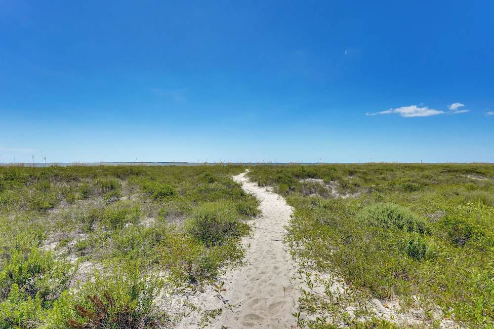 Steps to Ocean: Chic Home w/ Patio in Port St Joe!
