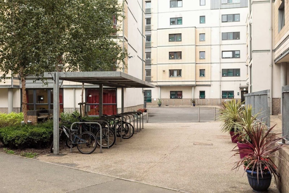 Albert Court