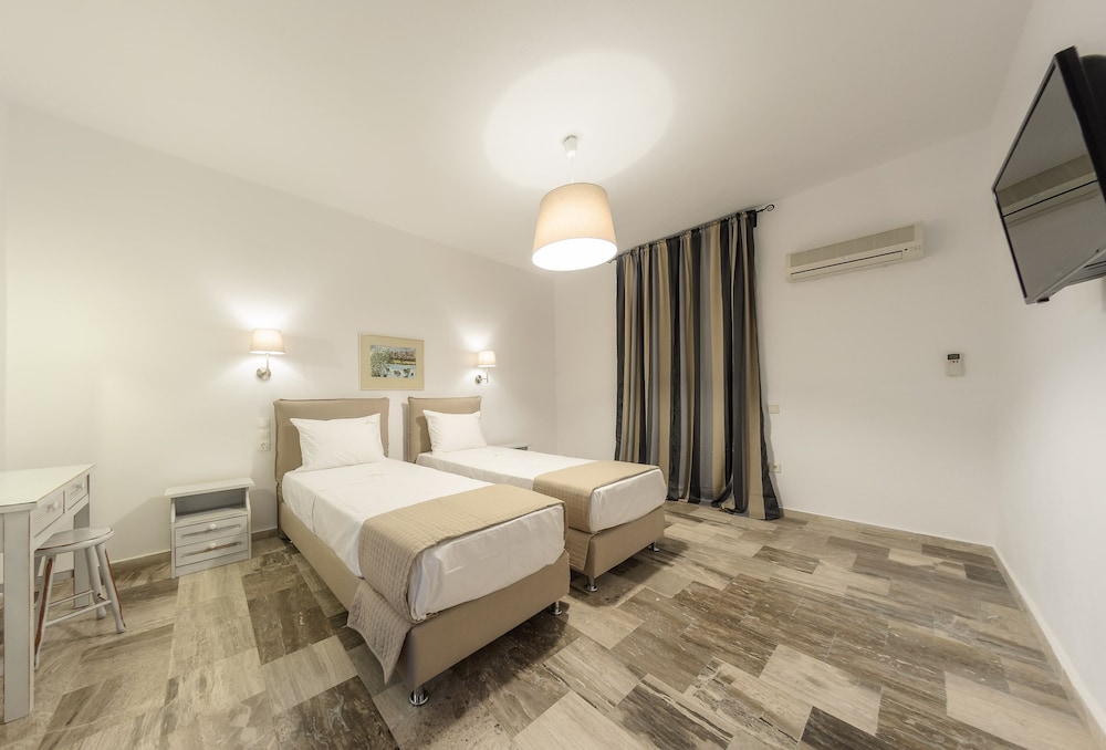 Kiki Studios & Apartments