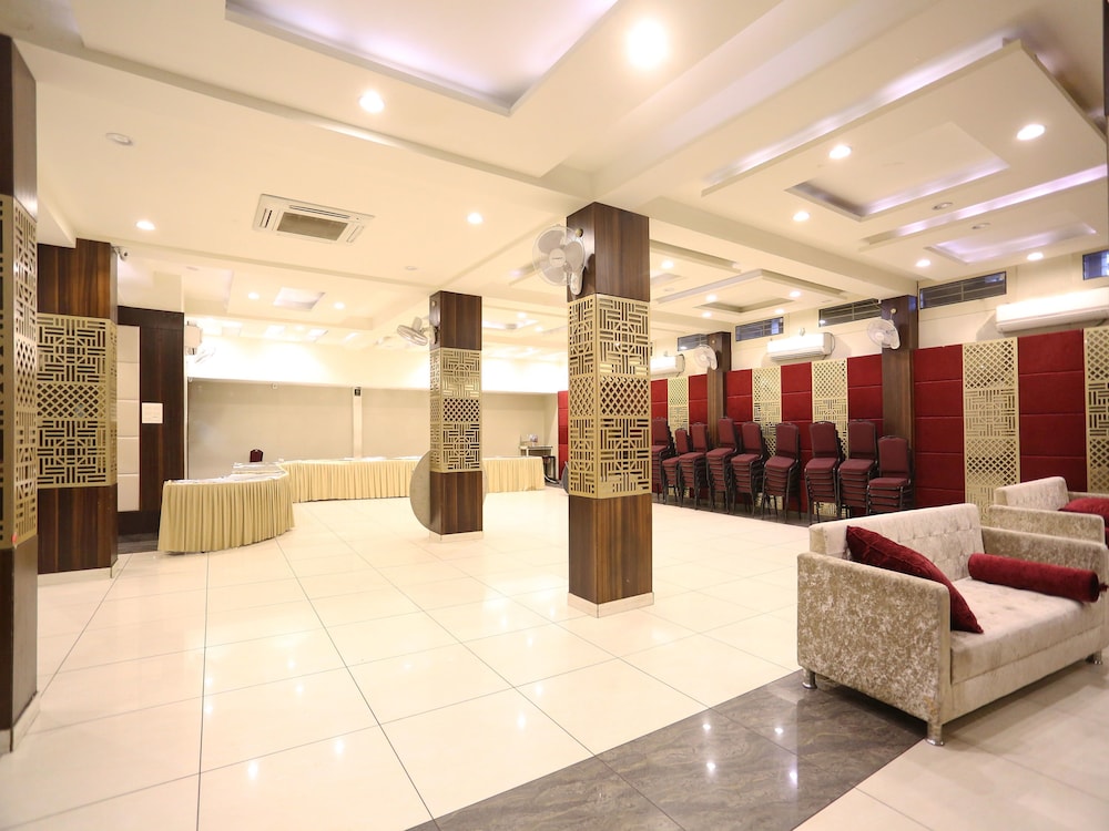 Capital O 5758 Hotel Square 36