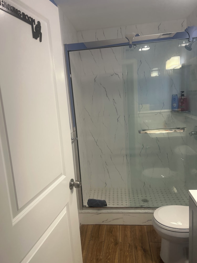 Cozy 2-3 Bedroom Apt in Center City