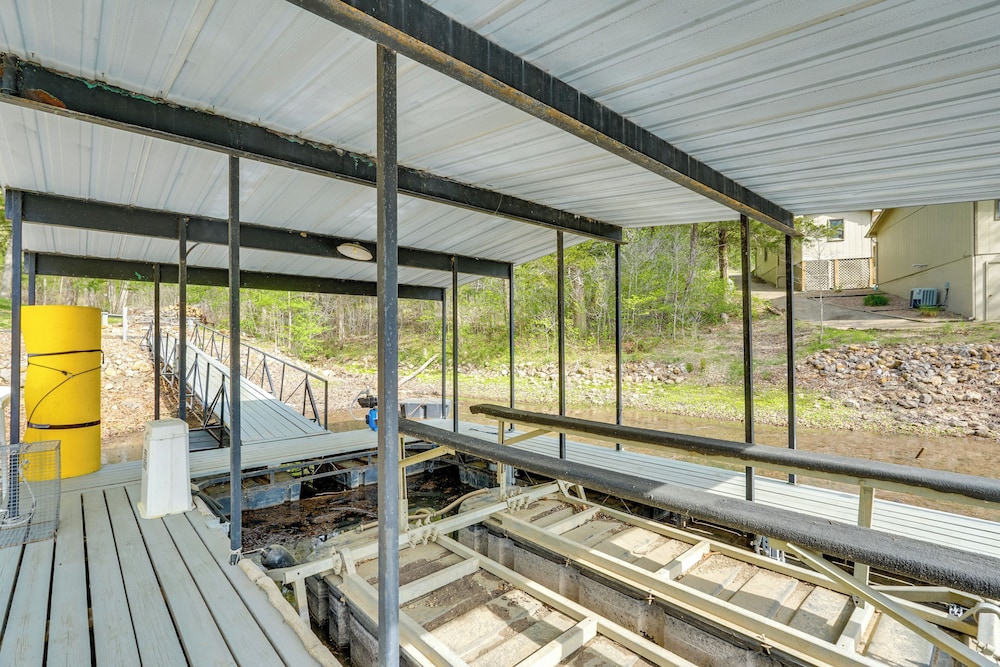 Balcony & Fire Pit: Home on Lake of Ozarks!