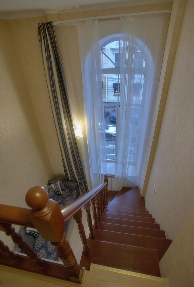 Apart Hotel on Italianskaya 1