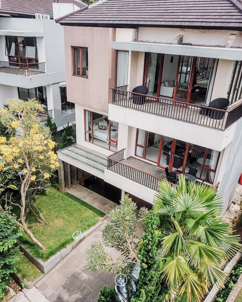 Oyama City View 4BR Villa with a Heated Pool
