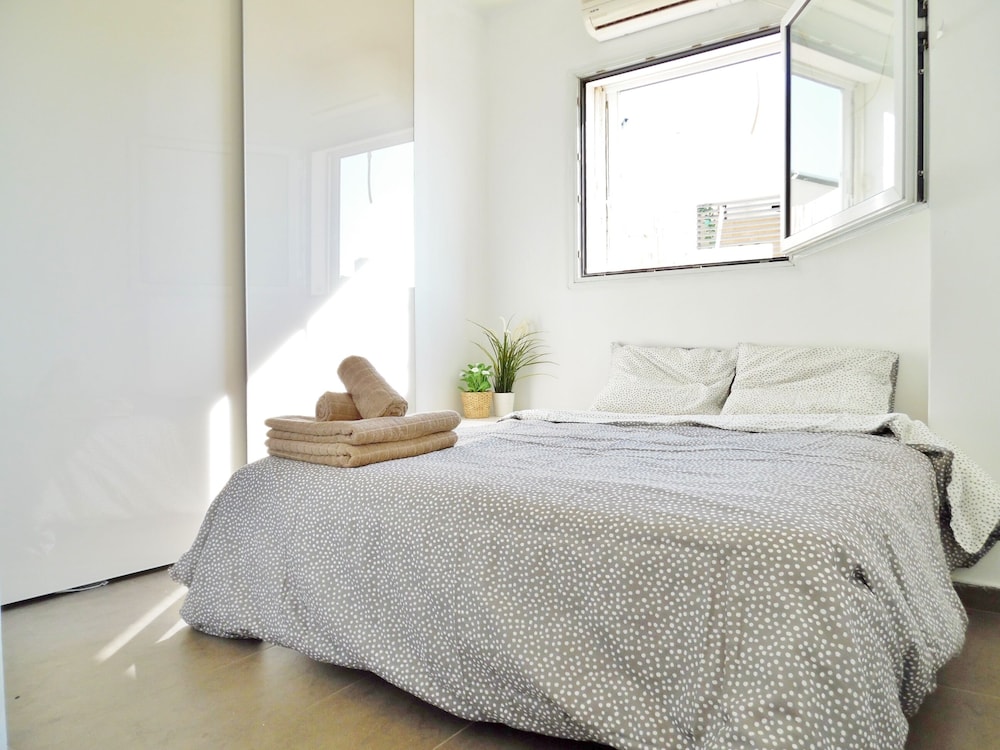 Super Central Stunning Roof 2BR Apt