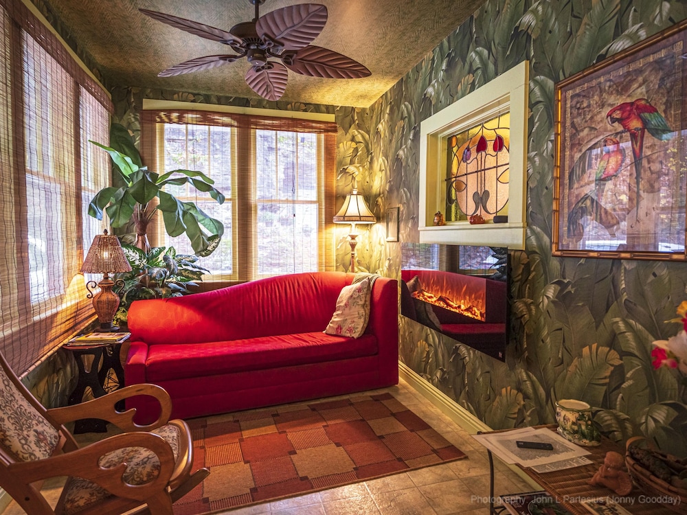 Cliff Cottage Inn - Victorian B&B and Boutique Hotel