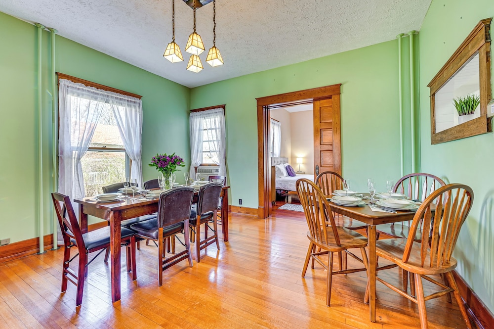 Dog-friendly Atlantic Farmhouse w/ Spacious Yard!