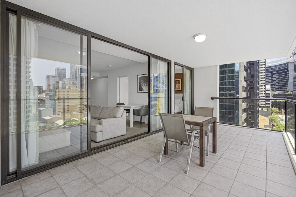 Stylish Brisbane Stay With Pool and Gym Access
