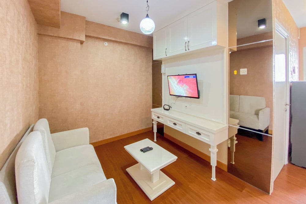 Pleasant And Modern Look 1Br Green Pramuka City Apartment