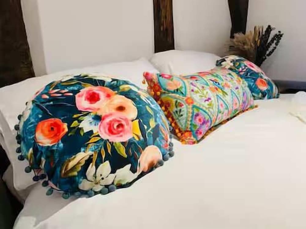 Host Stay Pool Cottage