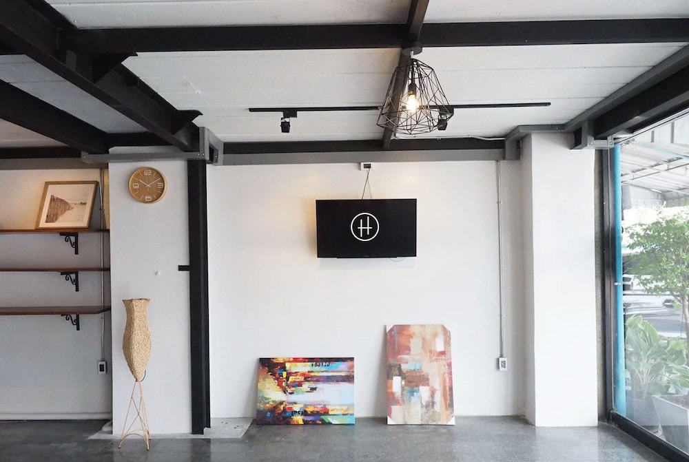 Hotel The Color Express Hotel - Image 1