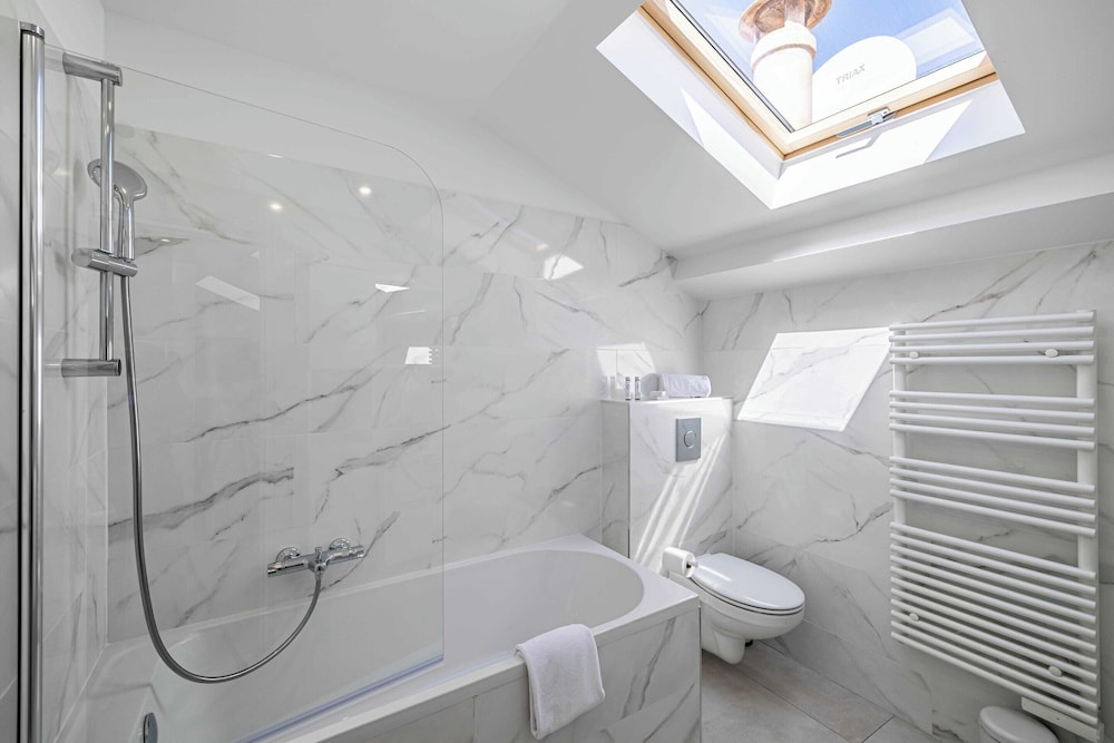 Renovated Studio - Cannes Center - Bright view 4
