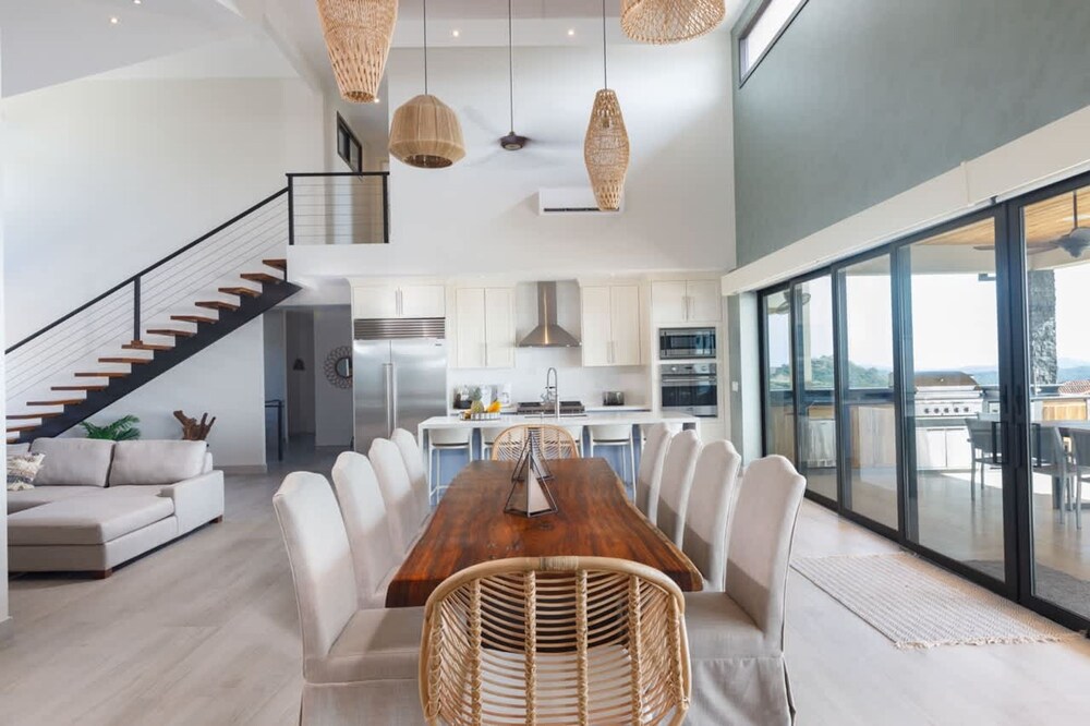 w Breathtaking 9BR Villa in Costa Rica