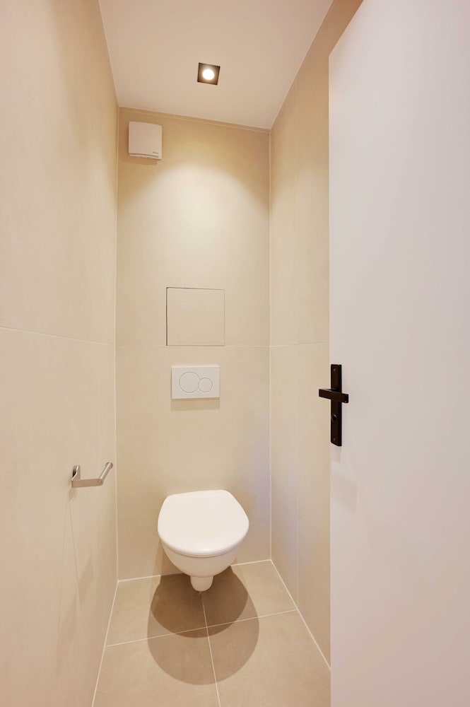 Charming Apt With AC & Balcony