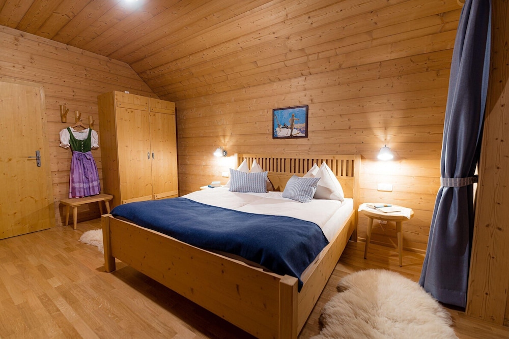 Chalet by Grundlsee Near Ski Slopes