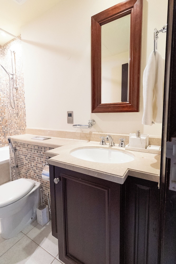 Reehan 1 - Happy Season - 2BR - Downtown