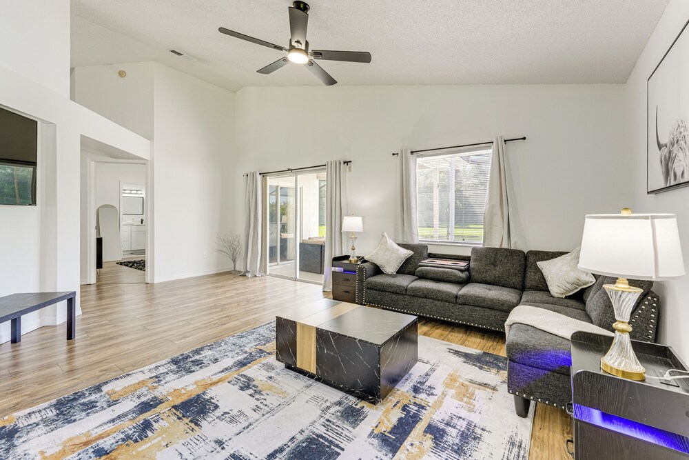 6 Mi to Disney World: Lake-view Retreat w/ Pool!