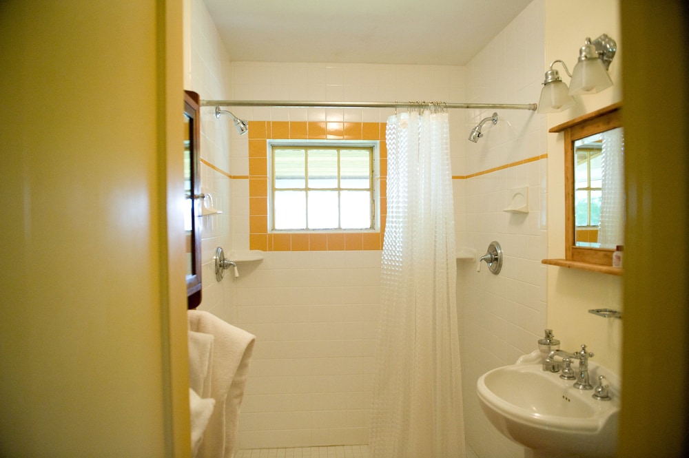 Hopkins Ordinary Bed Breakfast and Ale Works