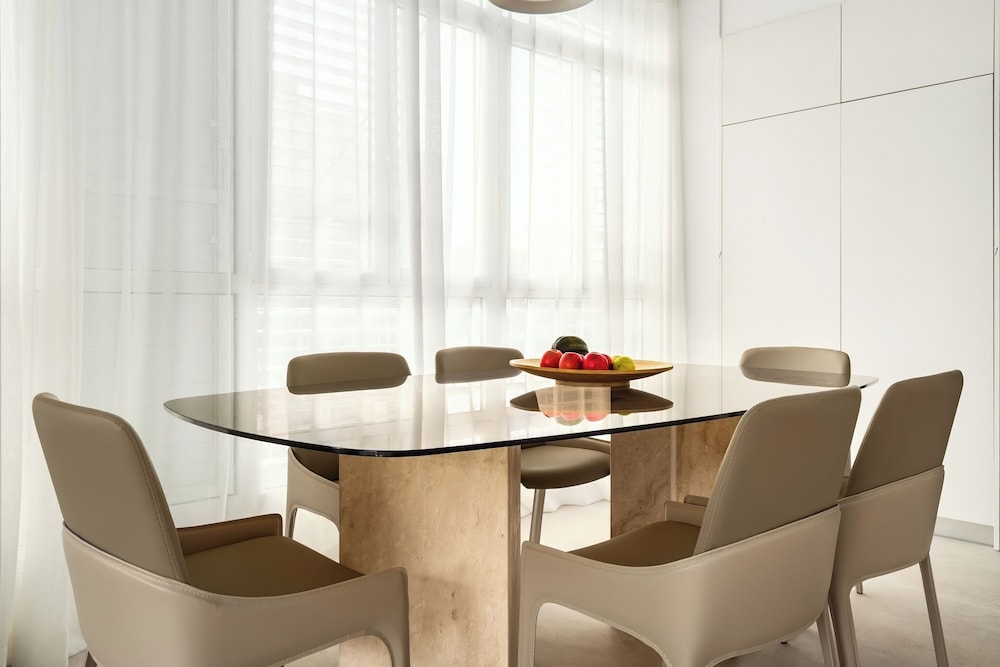 Central & Bright Getaway by Sea N' Rent