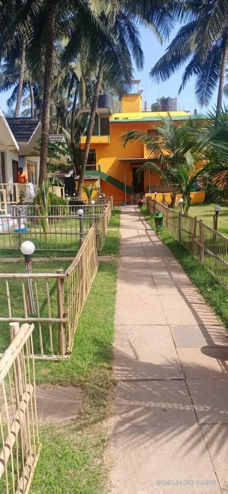 Sunset & Waves Resort