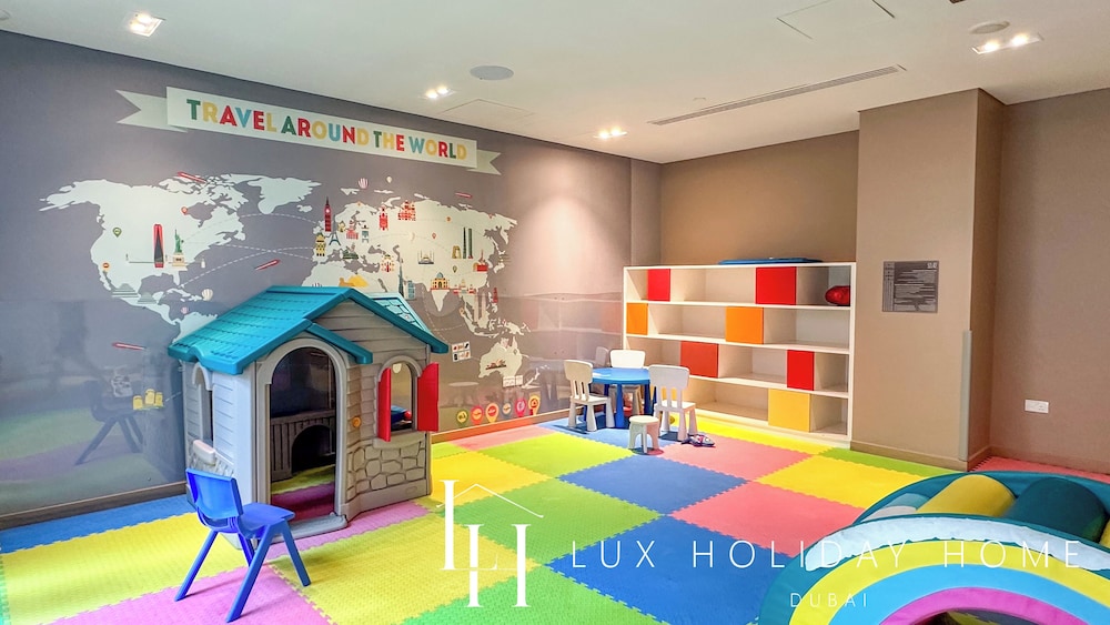 LUX 52 42 Deluxe Marina View Suite 3