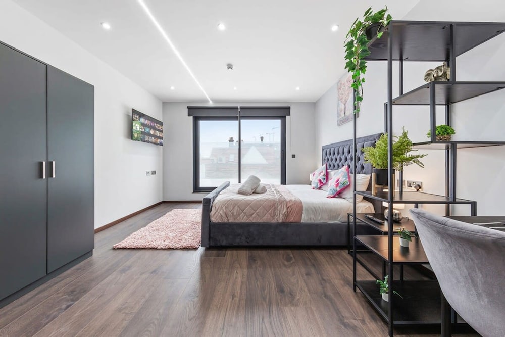 Modern Serviced Studio Flat Near Central London