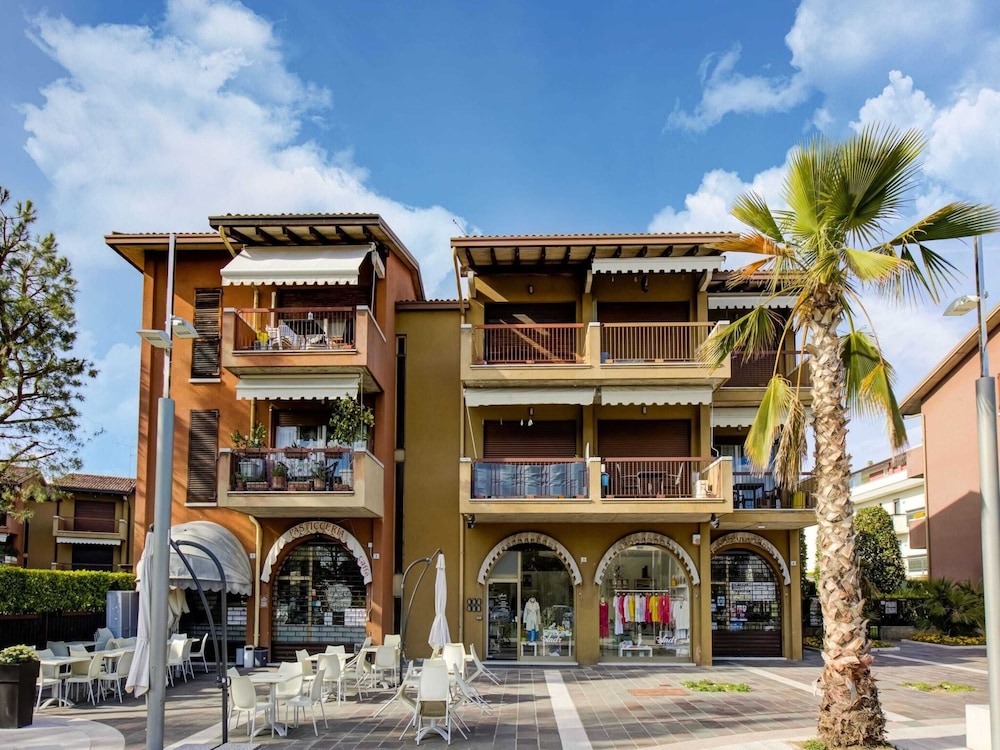 Cozy Apartment in Sirmione near Lake Garda view 4