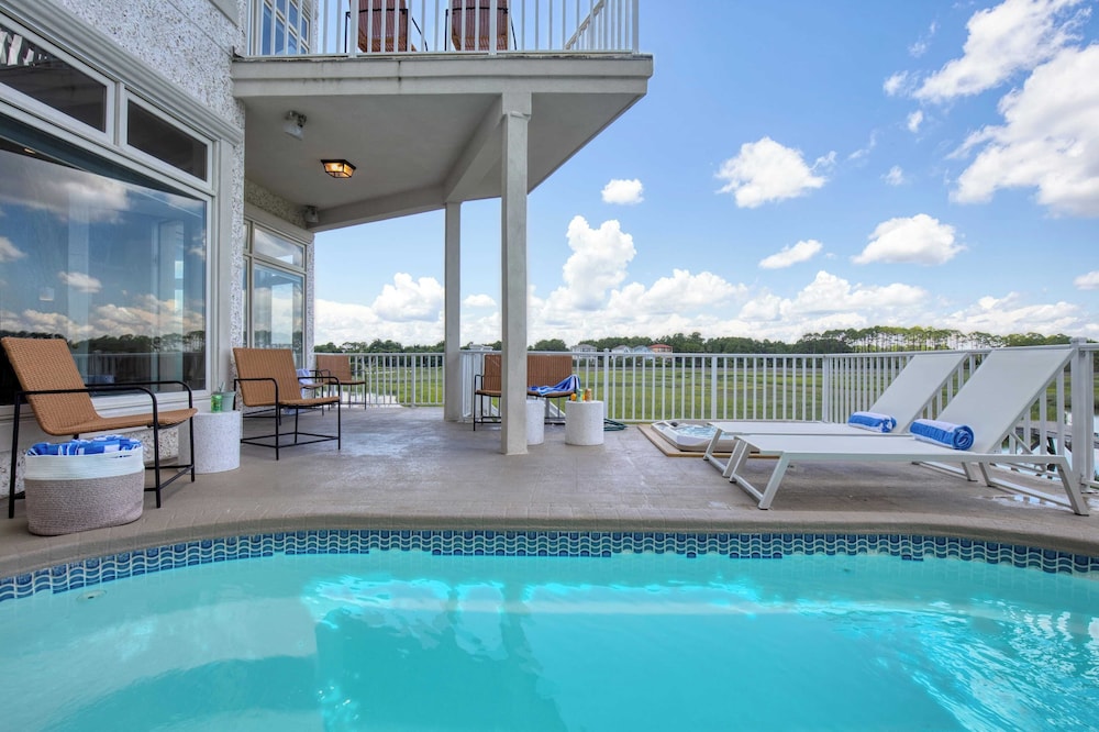 Sleeps 38 2 Homes, Steps to the Beach, Private Pool + Hottub, Game Room, Views