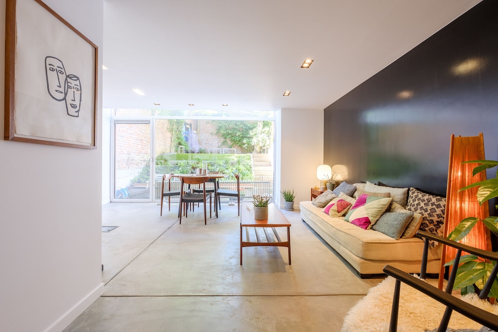 La petite Boutique - DFlat view 5