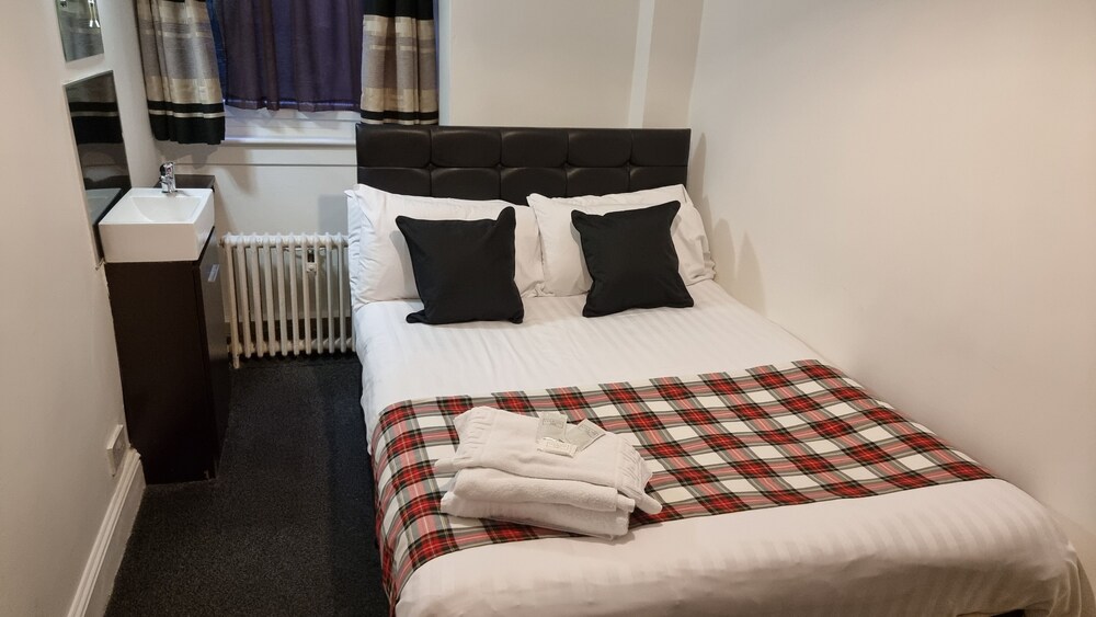 The Hampton Court Guesthouse