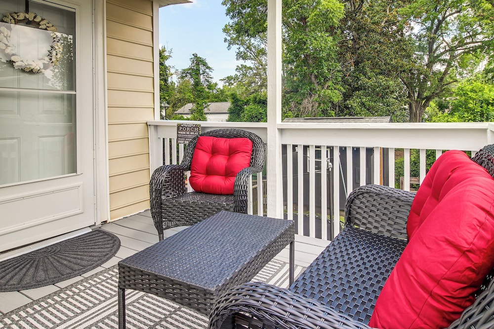 Private Patio: Cargo District, Dtwn Wilmington Apt