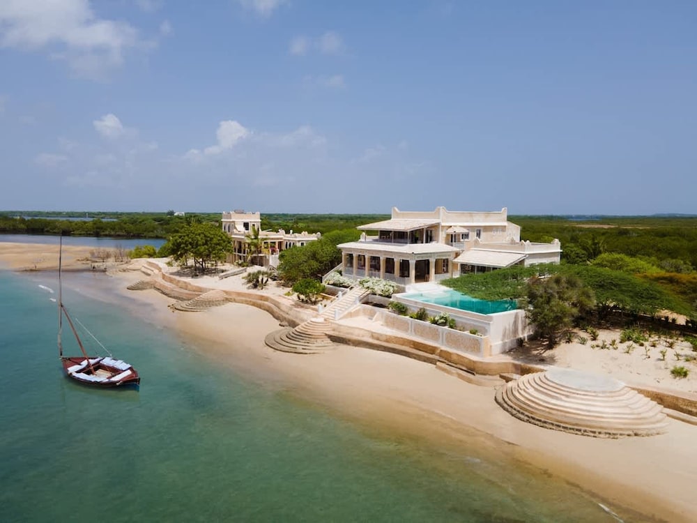 Amani House 5 Bedrooms Sleeps 10
