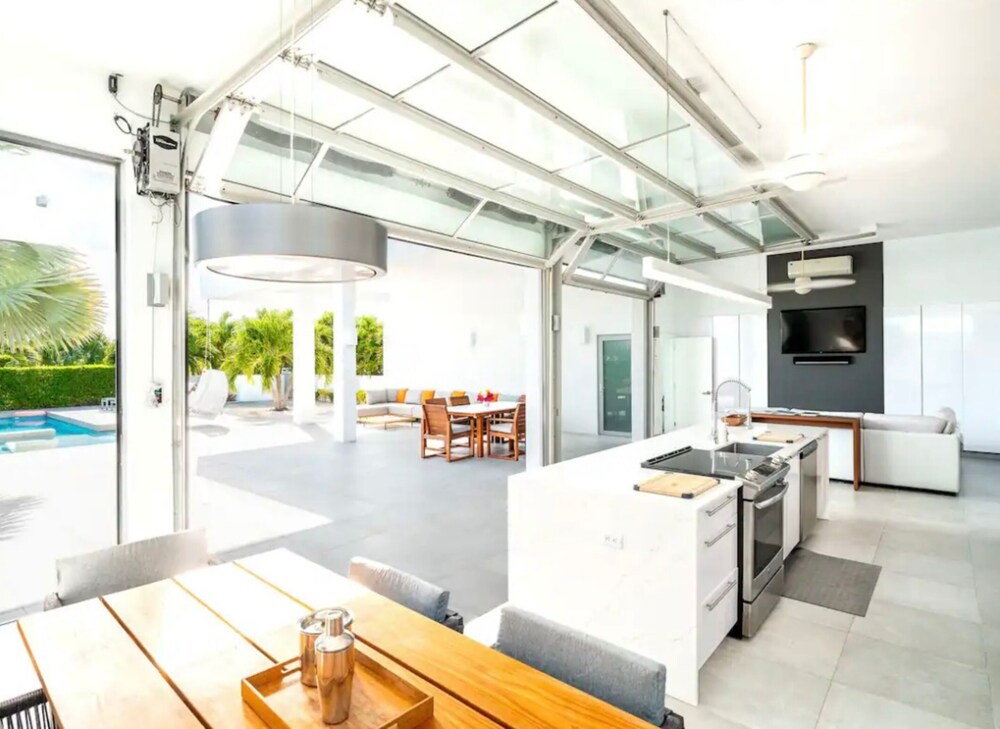 Entire Villa in Long Bay Beach view 2