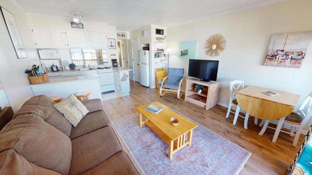 Beach Racquet B by Tybee Vacation Rentals