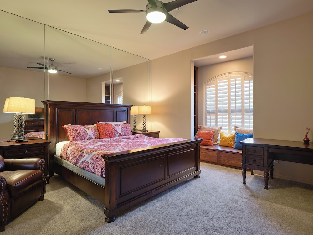Valley View Villa - Private Pool - Hidden Bedroom