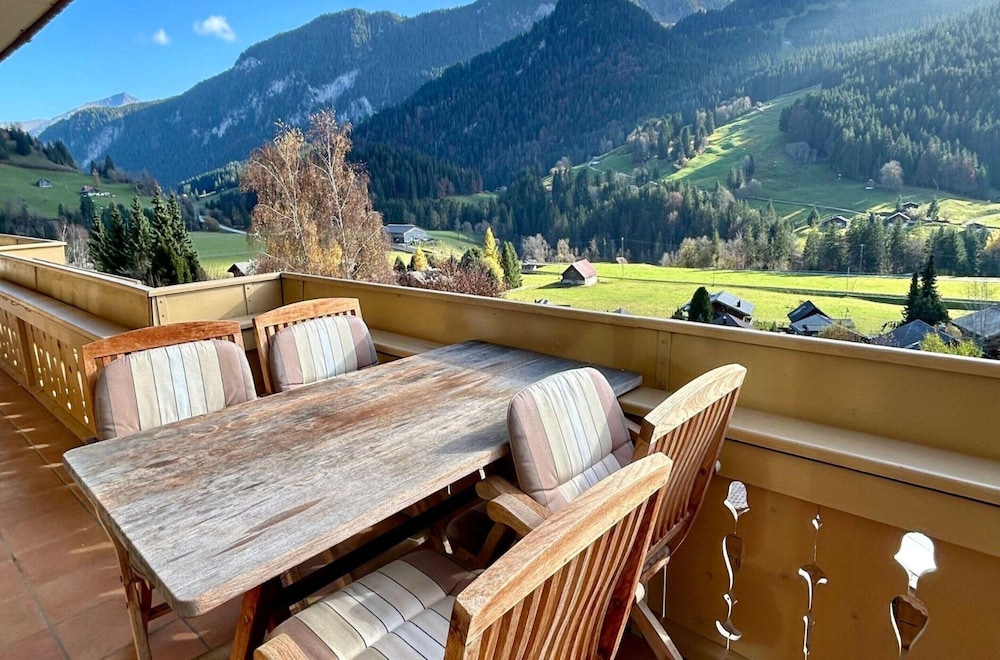 Apartment in Gstaad With Stunning Mountain Views
