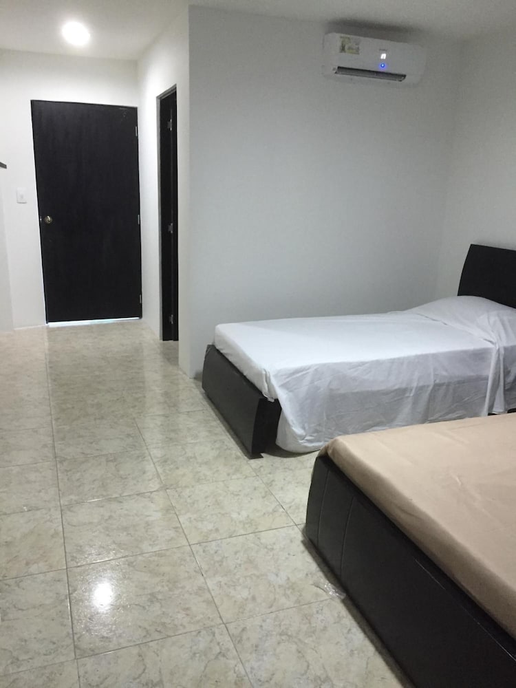 Hostal Central Beach