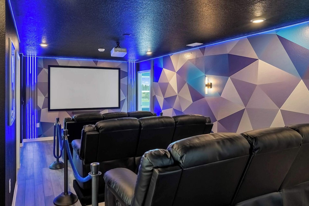 Upstay: Family Retreat w Pool, Cinema & Games Room