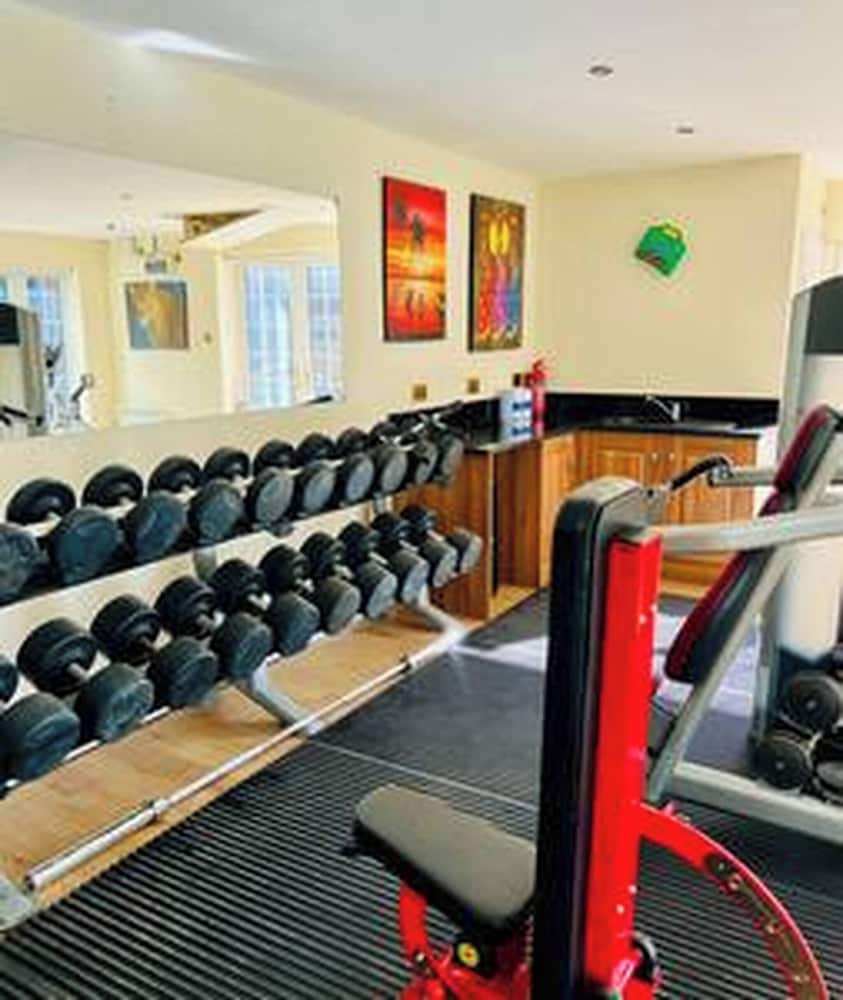 Stratford 4 BR Family Mansion With Pool, Gym & BBQ, Photo 32