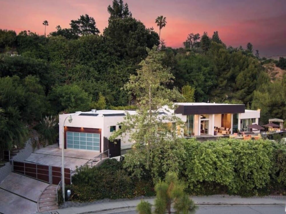 Zen Estate - Luxurious 5BR Beverly Hills Sanctuary With Pool & Canyon Views