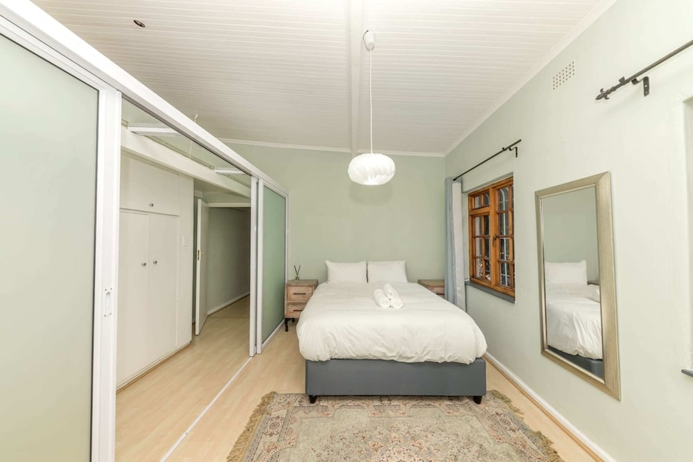 Beachside 2BD Home in the Heart of Sea Point! view 4