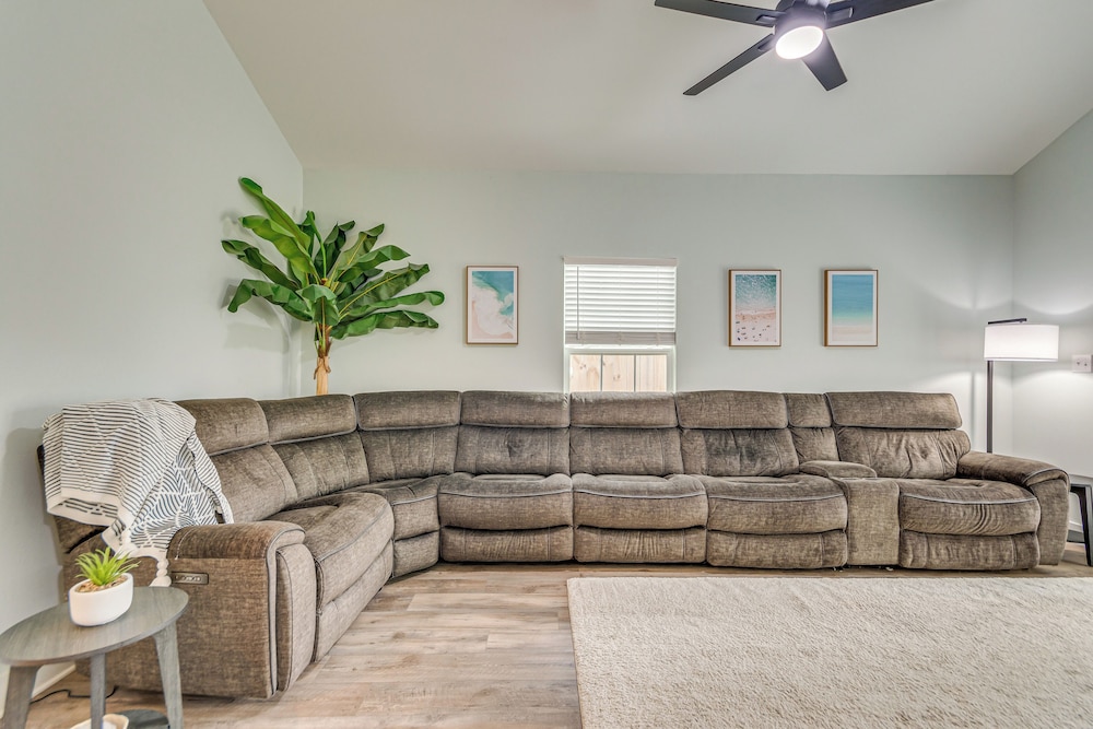1 Mi to Dtwn: Pet-friendly Pensacola Getaway!