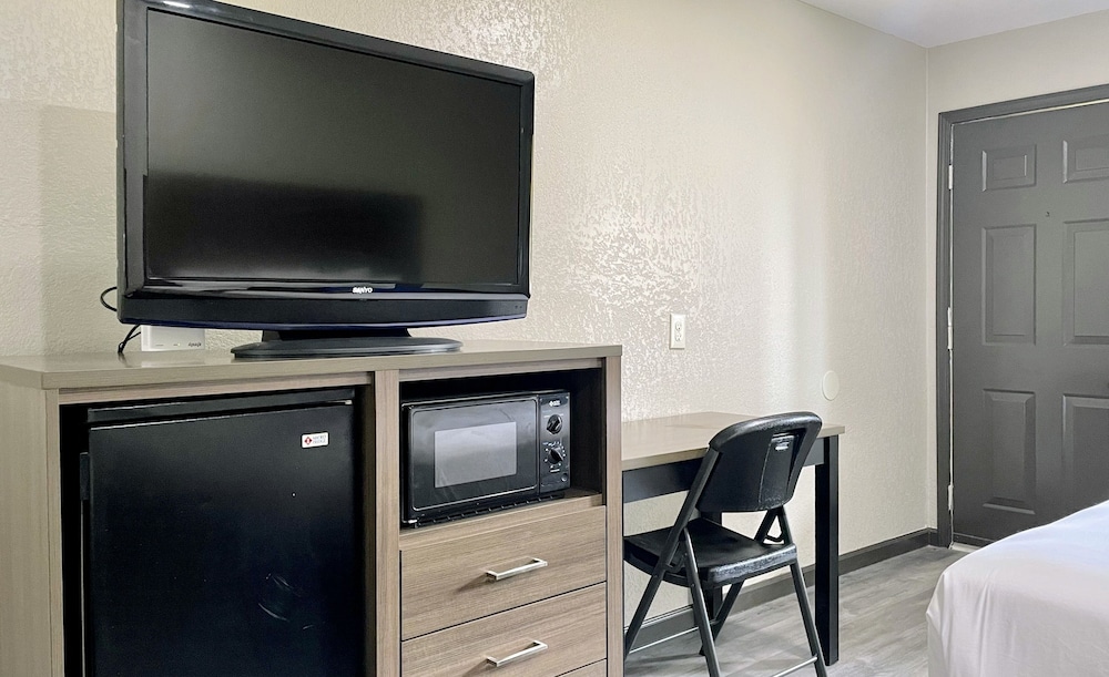 Bloomington Vacations - Best Value Inn - Property Image 3