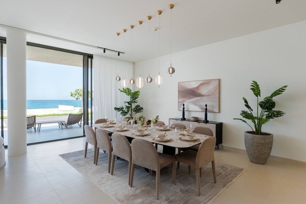 Luxe 4BR Villa Private Pool Beach Al Zorah