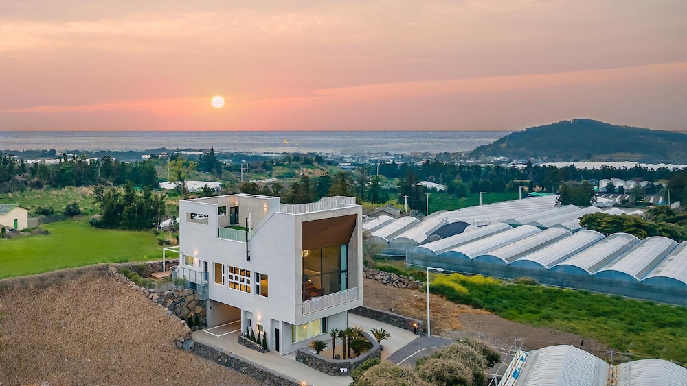 Jeju Themoon Poolvilla view 5