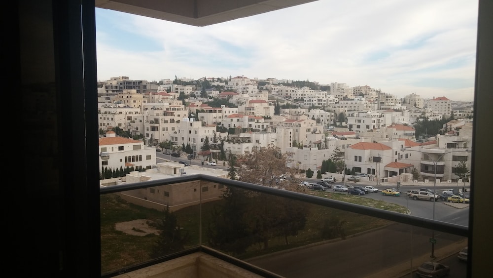 Cozy Dair Ghbar Apartments