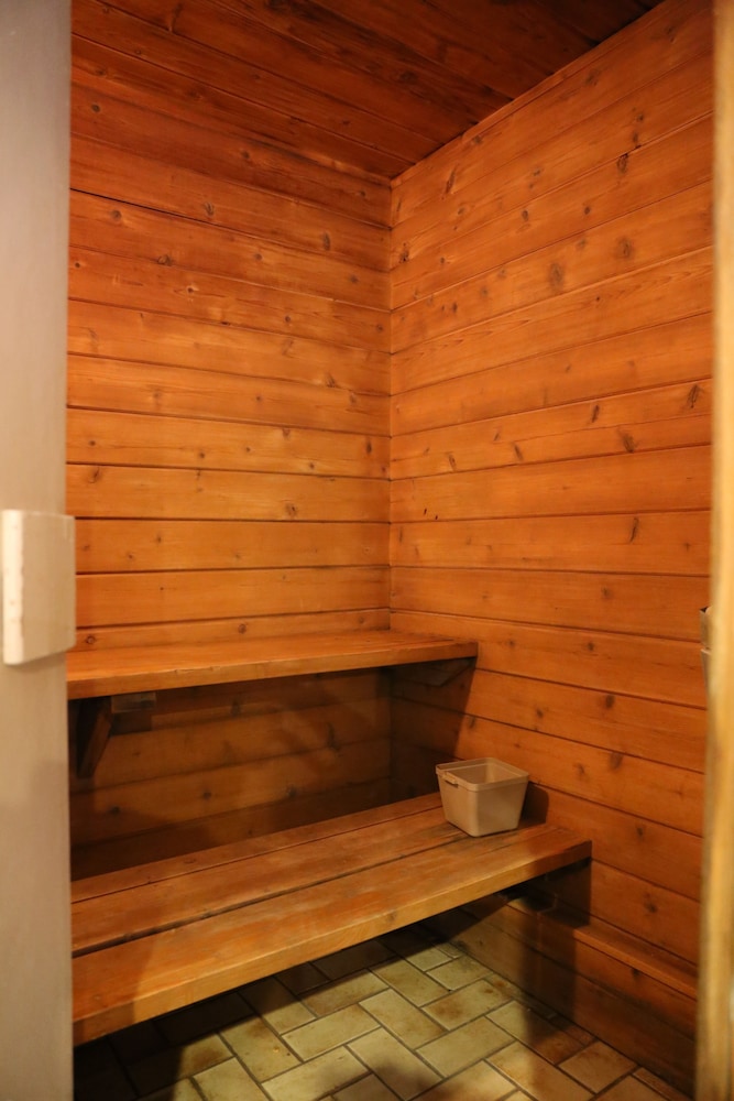 Tamarack Motor Inn