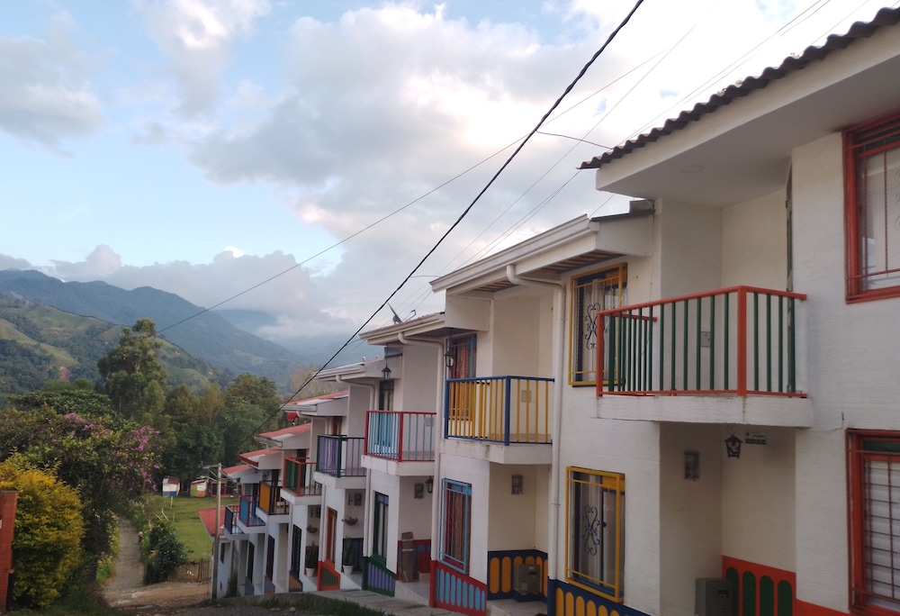 Café de Colores con balcon